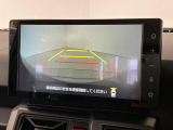 【フロントワイドビュー】発進時や狭い路地からの脱出などで重宝します。運転席から認識しづらい歩行者やクルマを確認することが可能!