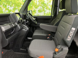 運転席からの視界は広く、運転操作もスムーズに行えます。機能的な配置で、集中して運転に臨めます。
