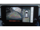 パノラミックビュ-モニタ-が付いているので、運転席から確認しにくい車両周辺の状況を把握出来ます。