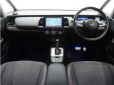 ◆インテリアパネル◆視界広々で非常に運転しやすくロングドライブでも疲れを感じさせないすっきりとまとまったインパネ周りです。