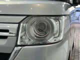LEDヘッドライトは、点灯の瞬間から最大光量を発揮し、突然暗くなるトンネルなどでの安定感を高めます。