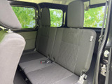 運転席周りのレイアウトは、使いやすさを追求。必要な情報を一目で確認でき、安全運転をサポートします。快適なドライビングを実現します。