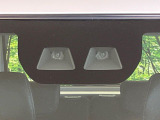 【スマートアシスト】走行中に前方の車両等を認識し、衝突しそうな時は警報とブレーキで衝突回避と被害軽減をアシスト。より安全にドライブをお楽しみいただけます。