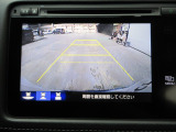 バックカメラの画像です。ガイドラインがスムースな車庫入れをサポートいたします。車庫入れの安心感がアップしますね。