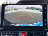 後方確認モニターは、駐車時の安全性を高め、狭い場所での運転をより安心にサポートします。