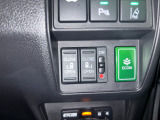 運転席の手元で両側スライドドアの開閉操作が可能です。