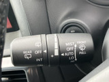 雨天時でもクリアな視界を確保。運転に必要な情報をしっかりと確認できます。