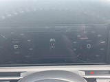洗練されたデザインのメータークラスター。視認性が高く、運転に必要な情報をスムーズに確認できます。落ち着いた空間を演出します。