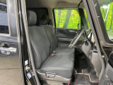 運転席まわりには十分なスペースがあり、大柄な方でもゆったり運転していただける環境です。