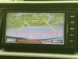 後方確認をサポートするモニターは、安全な運転に貢献。駐車時や狭い道での運転も安心です。