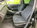 運転席周りは使いやすくまとめられており、操作性も抜群です。快適なドライブをサポートする機能が充実しています。