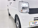 明るいライトが夜道を明るく照らしてくれます。 運転する上で、道路状況をいかに早く認識できるか重要なポイントです。 白色光が暗い道も明るく照らしてくれますよ。