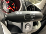 操作しやすい位置に配置されたウインカーレバーです。確実な操作感で、安全な車線変更をサポートします。