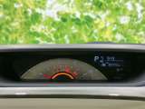 視認性の高いメーターで、運転に必要な情報を的確に把握できます。運転状況をしっかり確認し、安全運転をサポートします。