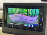 【バックカメラ】駐車時に後方がリアルタイム映像で確認できます。大型商業施設や立体駐車場での駐車時や、夜間のバック時に大活躍!運転スキルに関わらず、今や必須となった装備のひとつです!