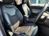 アップライトに着座するシートは、操作に力もはいりやすく、車両感覚も掴みやすいと好評です。
