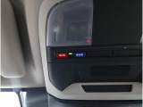 専用ボタンでコールセンターへ接続。状況に応じて緊急車両の要請やロードサービスの取次ぎを行います。重大事故の際は自動的にコールセンターにつながり、緊急車両やドクターヘリを要請します。(要申込)
