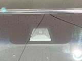 【ホンダセンシング】走行中に前方の車両等を認識し、衝突しそうな時は警報とブレーキで衝突回避と被害軽減をアシスト。より安全にドライブをお楽しみいただけます。