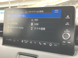 お好みの音楽をクリアな音質で楽しめます。様々なソースに対応しており、長距離運転も快適に過ごせます。