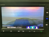 【バックカメラ】運転が苦手な方も車庫入れラクラクです!ギアをリバースに入れれば自動的に切り換わりますので、面倒な操作は不要です♪狭い駐車場もお車を傷つけず安心ですね!