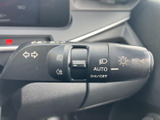 操作しやすい位置に配置されたウインカーレバー。スムーズな操作で、安全な車線変更をサポートします。
