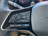 ステアリングスイッチでオーディオ操作ができるほか、メーターディスプレイ表示の切り替えも可能です。