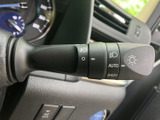 操作しやすいウインカーレバーで、安全な車線変更をサポート。スムーズな操作感で、快適な運転をサポートします。直感的に操作できる設計です。