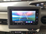 【バックカメラ】運転が苦手な方も車庫入れラクラクです!ギアをリバースに入れれば自動的に切り換わりますので、面倒な操作は不要です♪狭い駐車場もお車を傷つけず安心ですね!