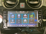 多彩な情報を表示するモニター画面。車両情報や操作画面などを確認できます。運転に必要な情報を的確に把握できます。