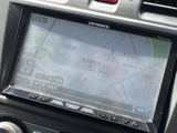 鮮明なディスプレイが、目的地までの道筋をわかりやすく表示。スムーズなカーナビゲーションで、遠出も安心です。ドライブの計画も立てやすくなっています。