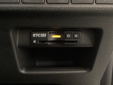 ハンドルの右下にETC2.0がついています。高速道路の料金所の通過も楽々です。 カードの取り出しもしやすい場所についています。