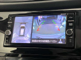 アラウンドビューモニターで車を上空から見下ろしているような映像を映し出します。周囲の状況がひと目でわかります!
