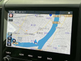 目的地までスムーズに導航。高精細な地図表示で、初めての道も安心してお出かけいただけます。周辺情報も確認しやすいのが魅力です。
