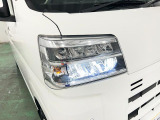 LEDヘッドライトに変更されてます。