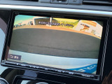 駐車時の安全性を高めるバックモニター。狭い場所でもスムーズな駐車をサポートし、後方の状況をクリアに確認できます。