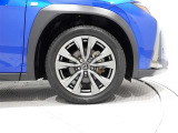 タイヤサイズは(225/50r18)で純正アルミホイールです!