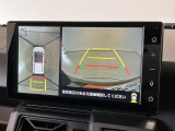 【パノラマモニター】車両周囲を上から見下ろしたような映像を表示。正確なモニタリングが可能になり、駐車時・幅寄せをアシストします!