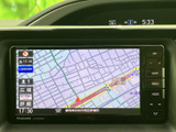高精細な地図表示で、目的地までスムーズに案内。渋滞情報もリアルタイムで確認でき、効率的なルートを選択できます。