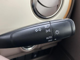 操作しやすい位置に配置されたレバーで、安全な車線変更をサポートします。直感的に操作でき、運転の負担を軽減します。