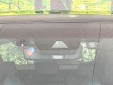 【プリクラッシュセーフティ】前方の車両等を検知し、衝突しそうな時は警報で注意を促し、ブレーキを踏む力をサポート。ブレーキを踏めなかった場合は衝突被害軽減ブレーキが作動、衝突回避をサポートします。