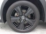 225/50R18ランフラットタイヤ&アルミホイールを装着しています。