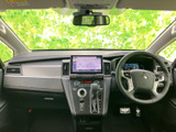 洗練された空間が広がる運転席。快適なドライブをサポートする機能が満載です。視界の良さも魅力で、運転に集中できます。