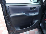 【車屋】として、長く車業界に従事した経験豊富なスタッフが多数在籍しております。