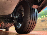 お車を安心してお乗りいただく為には、足回りの定期点検が欠かせません。サービスサポート(有償保証)では無料点検もご提供しており、安心のカーライフをお過ごしいただけるサポート体制が整っています。