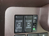 両側電動スライドドアで狭い所でも乗り降り楽々です!
