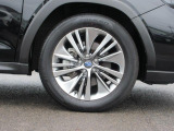右前 18インチアルミホイール タイヤサイズは、 225/55R18です。「*ホイールロックナットは展示用です」