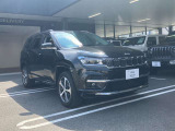 右斜め前になります。
