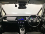 【前方視界】開放的な前方視界!運転がしやすく疲れにくいです♪窓が大きく、見通しがとっても良いおクルマですよ♪