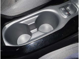 運転席カップホルダーを装備