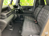 運転しやすいように設計された室内空間です。操作系が手に馴染みやすく、安全運転をサポートします。快適なドライブをお楽しみいただけます。